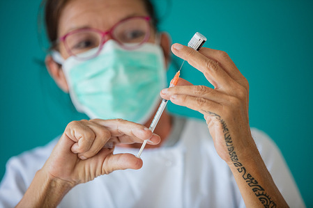 A nurse prepares a dose of the COVID-19 vaccine at the Moorea Hospital. Disclaimer: This image was captured during the global response to the COVID-19 pandemic. The contents of this image reflect the guidance communicated by local public health authorities at the time of its capture. Please note, public health guidance differs among countries and is indicative of the local context.